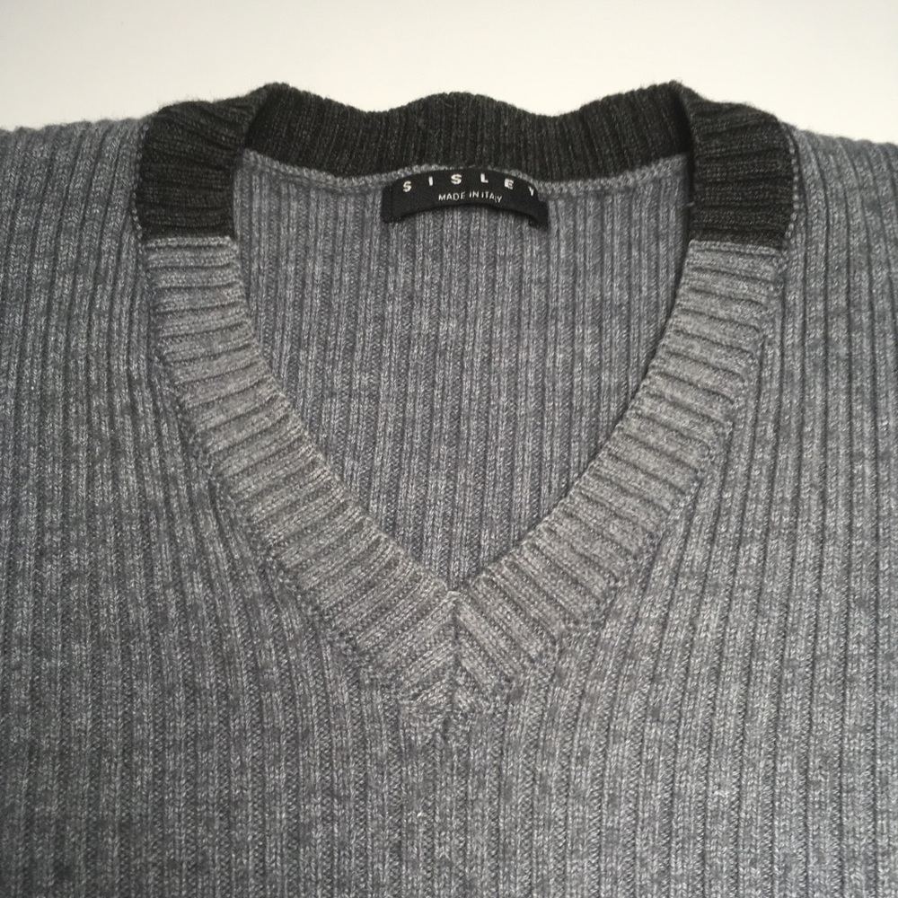 Sisley Italian Two Color V-Neck Sweater - Picture 2 of 5